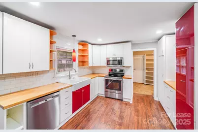 5600 Riviere Drive, Charlotte, NC 28211 - Photo 3