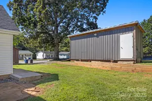 320 S Oakwood Dr, Statesville, NC 28677 - Photo 33