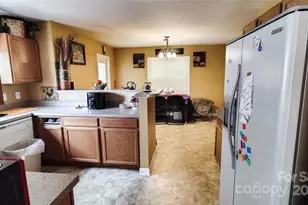 160 Tarrington Dr, Statesville, NC 28625 - Photo 9