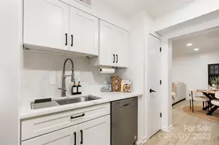 1635 Merry Oaks Rd, Charlotte, NC 28205 - Photo 7