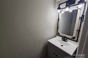 9445 Lexington Cir, Charlotte, NC 28213 - Photo 19