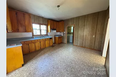 19 Thole Street, Marion, NC 28752 - Photo 7