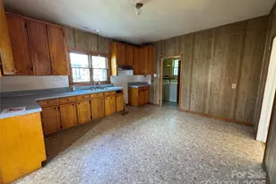 19 Thole St, Marion, NC 28752 - Photo 7