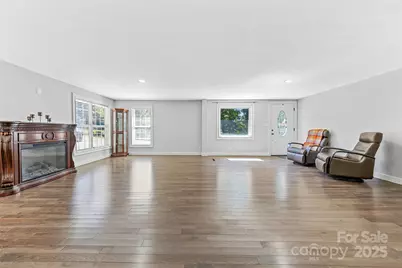 425 Lyndhurst Drive, Hendersonville, NC 28791 - Photo 9