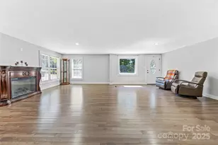 425 Lyndhurst Dr, Hendersonville, NC 28791 - Photo 9