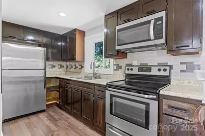 425 Lyndhurst Drive, Hendersonville, NC 28791 - Photo 3