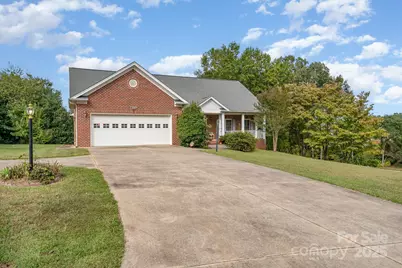 640 40th Avenue Lane NW, Hickory, NC 28601 - Photo 3