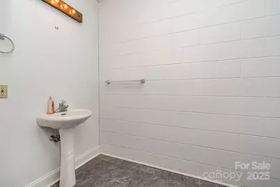 640 40th Avenue Lane NW, Hickory, NC 28601 - Photo 19