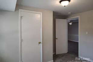 340 Hollis Rd, Charlotte, NC 28209 - Photo 15