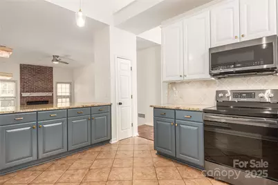 10024 Avon Farm Lane, Charlotte, NC 28269 - Photo 9