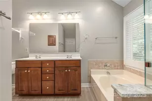 10024 Avon Farm Ln, Charlotte, NC 28269 - Photo 15