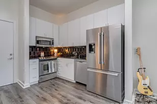 525 E 6th St, Charlotte, NC 28202 - Photo 5