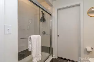 525 E 6th St, Charlotte, NC 28202 - Photo 17