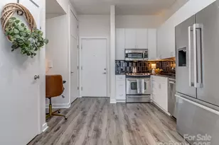 525 E 6th St, Charlotte, NC 28202 - Photo 3