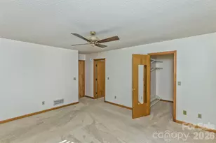 2431 W Cumming Woods Ln, Hendersonville, NC 28739 - Photo 25