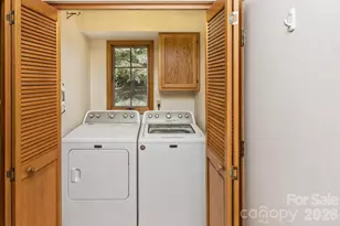 2431 W Cumming Woods Ln, Hendersonville, NC 28739 - Photo 23