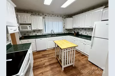 3238 Debbie Drive, Hendersonville, NC 28791 - Photo 11