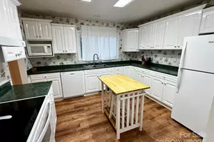 3238 Debbie Dr, Hendersonville, NC 28791 - Photo 11