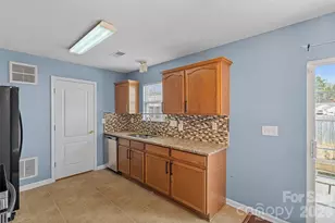 7117 Angela Marie Ct, Charlotte, NC 28215 - Photo 7