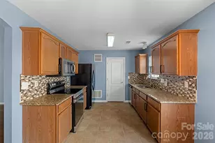 7117 Angela Marie Ct, Charlotte, NC 28215 - Photo 5