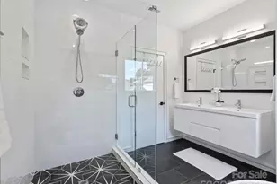 2107 W Trade St, Charlotte, NC 28216 - Photo 17