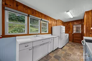 255 Red Bank Rd, Waynesville, NC 28786 - Photo 15