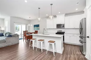 9521 Munsing Dr, Charlotte, NC 28269 - Photo 3