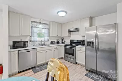 8619 Eaglewind Drive, Charlotte, NC 28212 - Photo 9