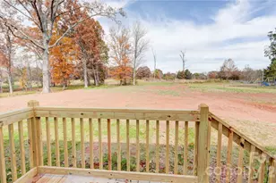 516 Lake Mullis Rd, Harmony, NC 28634 - Photo 15