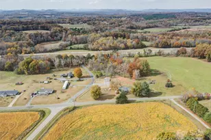 516 Lake Mullis Rd, Harmony, NC 28634 - Photo 17