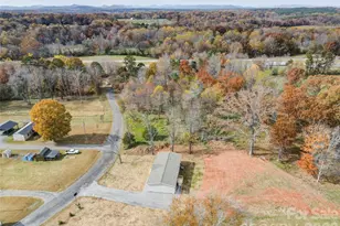 516 Lake Mullis Rd, Harmony, NC 28634 - Photo 21