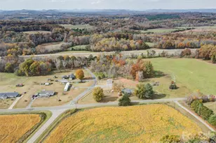 516 Lake Mullis Rd, Harmony, NC 28634 - Photo 17