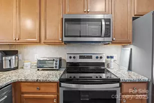 18009 Kings Point Dr, Cornelius, NC 28031 - Photo 9