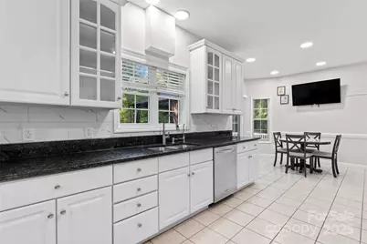 220 35th Avenue NE, Hickory, NC 28601 - Photo 7