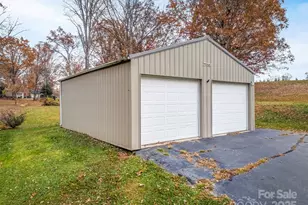 605 Dana Rd, Hendersonville, NC 28792 - Photo 5