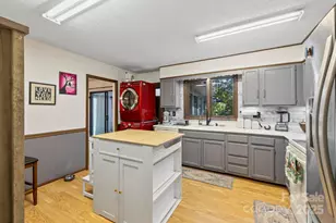 100 Greenbriar Ave, Flat Rock, NC 28731 - Photo 19