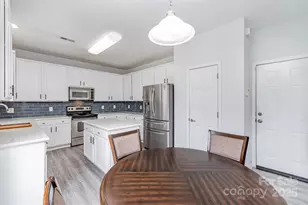 2823 Oakdale Pasture Dr, Charlotte, NC 28216 - Photo 9