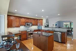 128 Forest View Dr, Flat Rock, NC 28731 - Photo 9