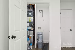 9235 Edgevale Dr, Charlotte, NC 28216 - Photo 23