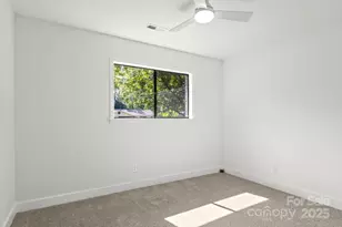 9235 Edgevale Dr, Charlotte, NC 28216 - Photo 17