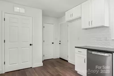 9235 Edgevale Drive, Charlotte, NC 28216 - Photo 13