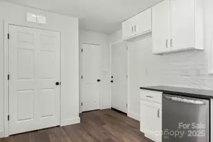 9235 Edgevale Dr, Charlotte, NC 28216 - Photo 13