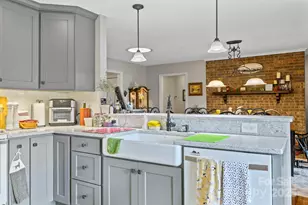 214 Vincent Pl, Hendersonville, NC 28739 - Photo 7