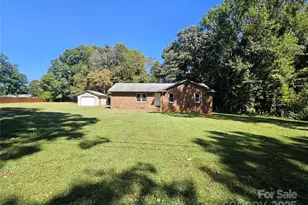 600 Touch Me not Ln, Charlotte, NC 28216 - Photo 1