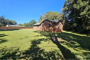 600 Touch Me not Ln, Charlotte, NC 28216 - Photo 13