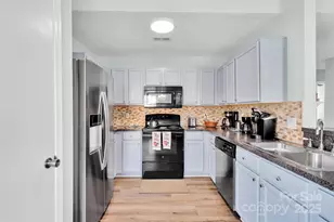 2027 Pimpernel Rd, Charlotte, NC 28213 - Photo 5