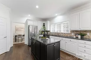 3839 Mountain Cove Dr, Charlotte, NC 28216 - Photo 9