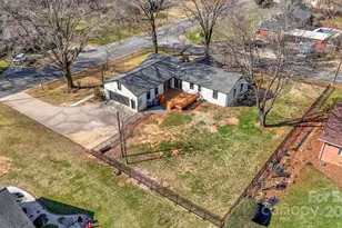 1206 9th St NW, Hickory, NC 28601 - Photo 33