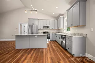 213 Calhoun St, Hendersonville, NC 28739 - Photo 9