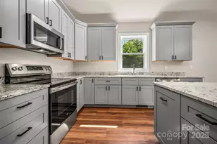 213 Calhoun St, Hendersonville, NC 28739 - Photo 11